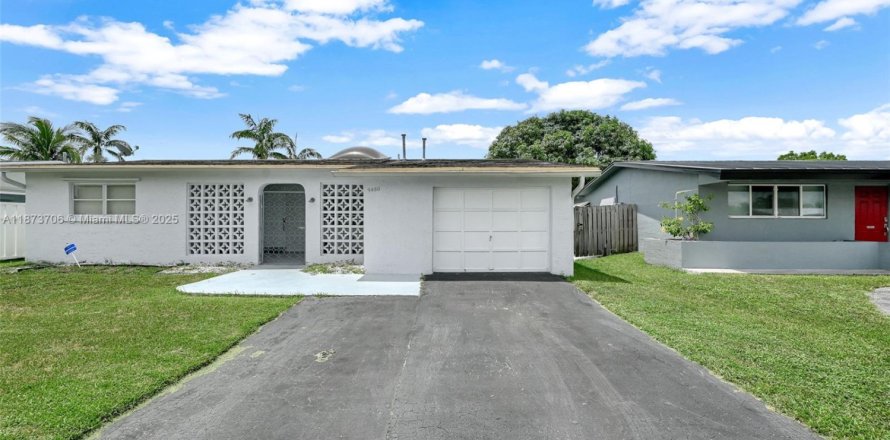 Casa en Sunrise, Florida 3 dormitorios, 119.38 m2 № 1895880