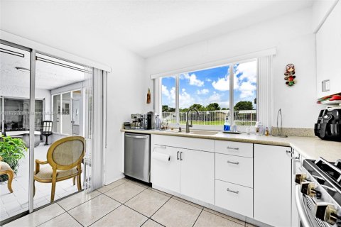 Villa ou maison à vendre à Sunrise, Floride: 3 chambres, 119.38 m2 № 1895880 - photo 9
