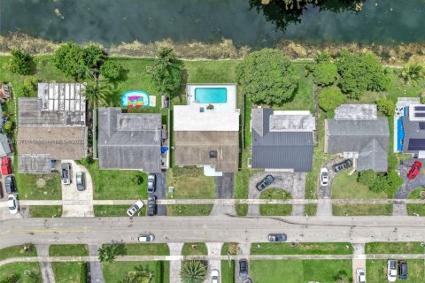 Casa en venta en Sunrise, Florida, 3 dormitorios, 119.38 m2 № 1895880 - foto 3