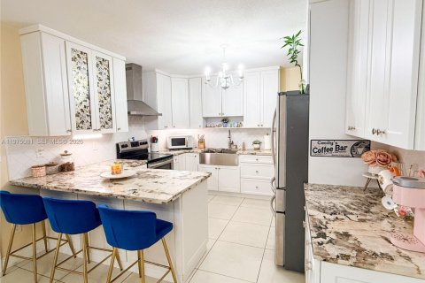 House in Hialeah, Florida 3 bedrooms, 150.41 sq.m. № 2036284 - photo 14