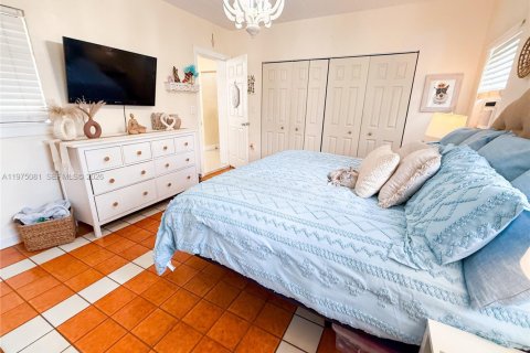 House in Hialeah, Florida 3 bedrooms, 150.41 sq.m. № 2036284 - photo 16