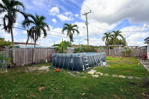 House in Hialeah, Florida 3 bedrooms, 150.41 sq.m. № 2036284 - photo 26