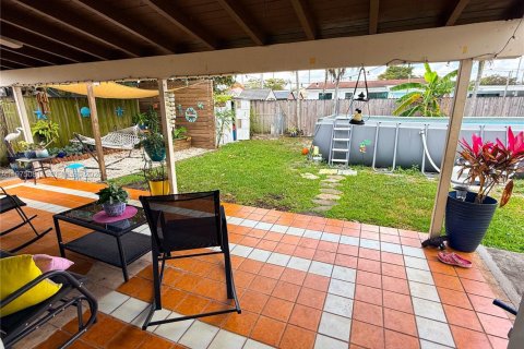 House in Hialeah, Florida 3 bedrooms, 150.41 sq.m. № 2036284 - photo 24