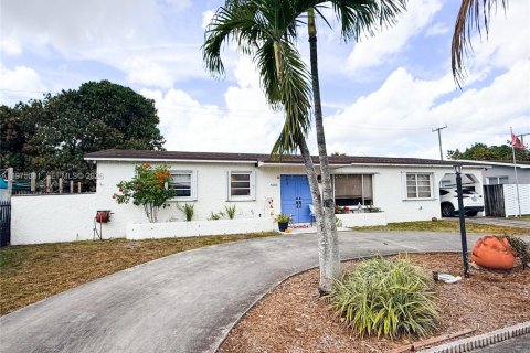 House in Hialeah, Florida 3 bedrooms, 150.41 sq.m. № 2036284 - photo 3