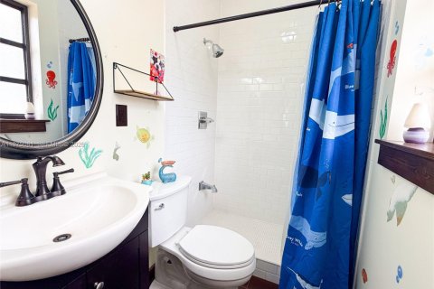 House in Hialeah, Florida 3 bedrooms, 150.41 sq.m. № 2036284 - photo 19