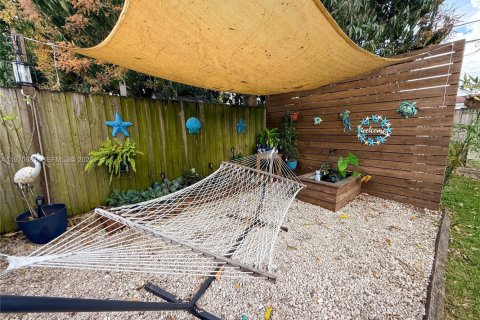 House in Hialeah, Florida 3 bedrooms, 150.41 sq.m. № 2036284 - photo 23