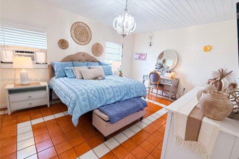 House in Hialeah, Florida 3 bedrooms, 150.41 sq.m. № 2036284 - photo 15