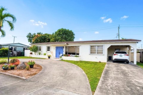 Casa en Hialeah, Florida 3 dormitorios, 150.41 m2 № 2036284