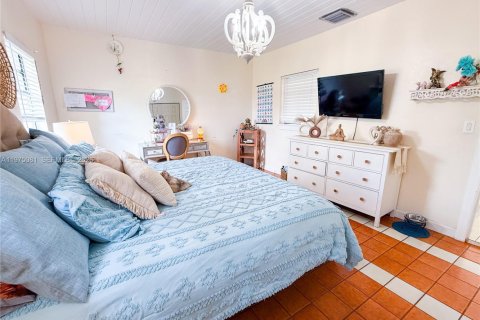 House in Hialeah, Florida 3 bedrooms, 150.41 sq.m. № 2036284 - photo 17