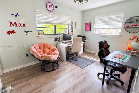 House in Hialeah, Florida 3 bedrooms, 150.41 sq.m. № 2036284 - photo 18