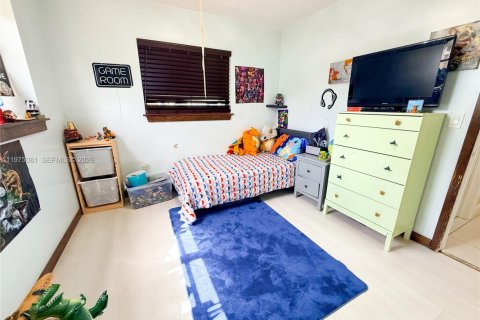 House in Hialeah, Florida 3 bedrooms, 150.41 sq.m. № 2036284 - photo 20