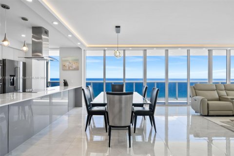 Снять в аренду кондоминиум в Халландейл-Бич, Флорида 2 спальни, 176.51м2, № 2035111 - фото 6