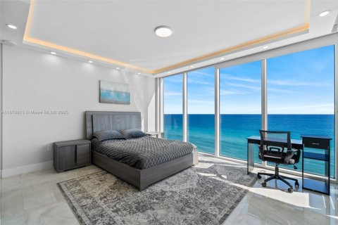 Снять в аренду кондоминиум в Халландейл-Бич, Флорида 2 спальни, 176.51м2, № 2035111 - фото 22