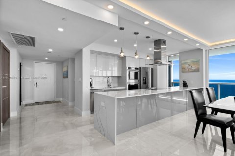 Снять в аренду кондоминиум в Халландейл-Бич, Флорида 2 спальни, 176.51м2, № 2035111 - фото 5