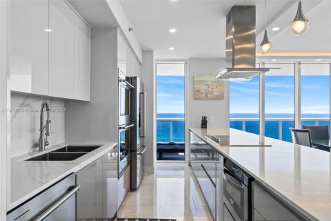 Снять в аренду кондоминиум в Халландейл-Бич, Флорида 2 спальни, 176.51м2, № 2035111 - фото 11