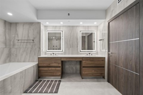 Снять в аренду кондоминиум в Халландейл-Бич, Флорида 2 спальни, 176.51м2, № 2035111 - фото 21