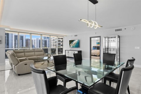 Снять в аренду кондоминиум в Халландейл-Бич, Флорида 2 спальни, 176.51м2, № 2035111 - фото 13