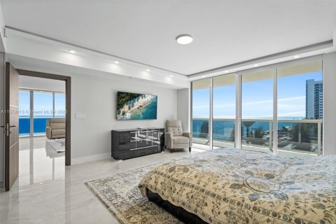 Снять в аренду кондоминиум в Халландейл-Бич, Флорида 2 спальни, 176.51м2, № 2035111 - фото 16