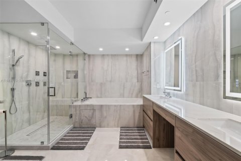 Снять в аренду кондоминиум в Халландейл-Бич, Флорида 2 спальни, 176.51м2, № 2035111 - фото 19