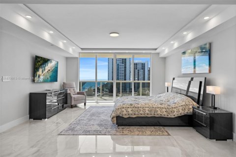 Снять в аренду кондоминиум в Халландейл-Бич, Флорида 2 спальни, 176.51м2, № 2035111 - фото 17