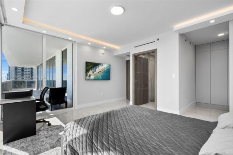 Снять в аренду кондоминиум в Халландейл-Бич, Флорида 2 спальни, 176.51м2, № 2035111 - фото 24