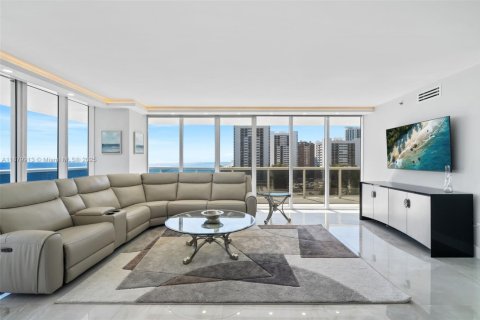 Снять в аренду кондоминиум в Халландейл-Бич, Флорида 2 спальни, 176.51м2, № 2035111 - фото 14