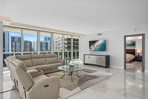 Снять в аренду кондоминиум в Халландейл-Бич, Флорида 2 спальни, 176.51м2, № 2035111 - фото 15