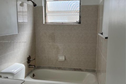 Снять в аренду виллу или дом в Холливуд, Флорида 3 спальни, 195.19м2, № 2064881 - фото 6