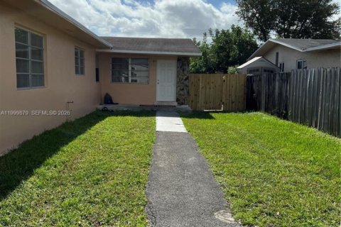 Дом в Холливуд, Флорида 3 спальни, 195.19м2 № 2064881