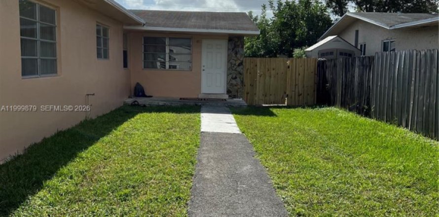 Дом в Холливуд, Флорида 3 спальни, 195.19м2 № 2064881