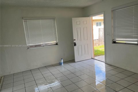 Снять в аренду виллу или дом в Холливуд, Флорида 3 спальни, 195.19м2, № 2064881 - фото 3