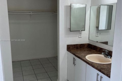 Снять в аренду виллу или дом в Холливуд, Флорида 3 спальни, 195.19м2, № 2064881 - фото 4