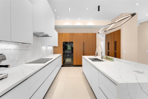 Villa ou maison à vendre à Golden Beach, Floride: 7 chambres, 419.27 m2 № 2055283 - photo 13