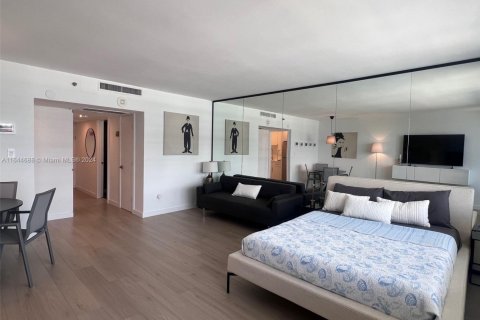 Copropriété à louer à Miami Beach, Floride: 51.1 m2 № 1754007 - photo 2