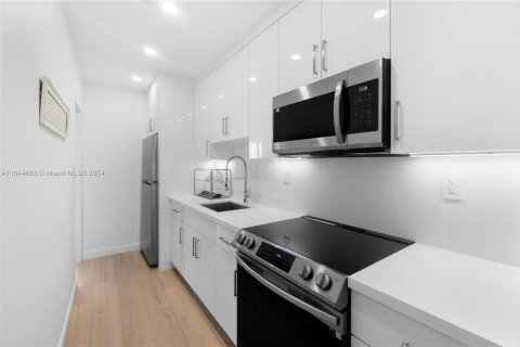 Copropriété à louer à Miami Beach, Floride: 51.1 m2 № 1754007 - photo 22