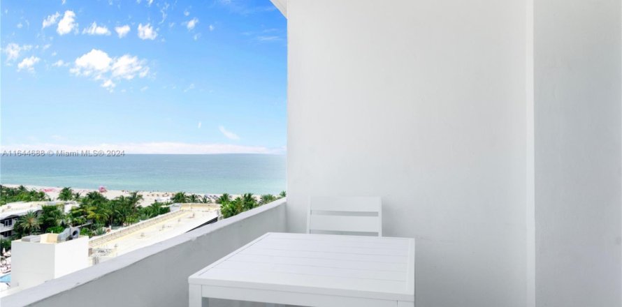 Studio à Condo à Miami Beach, Floride  № 1754007