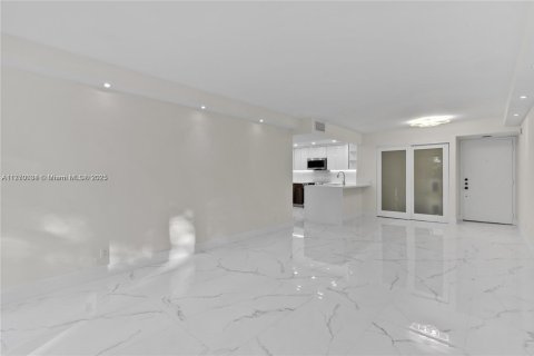 Condominio en venta en Pompano Beach, Florida, 2 dormitorios, 95.22 m2 № 1867941 - foto 6