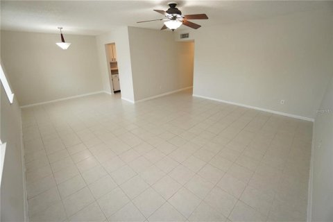 Copropriété à louer à Tampa, Floride: 2 chambres, 89.19 m2 № 2416238 - photo 2