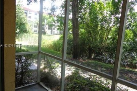 Condo in Pompano Beach, Florida, 1 bedroom № 1962197 - photo 11