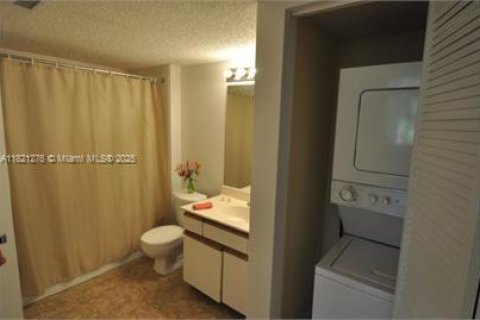 Condo in Pompano Beach, Florida, 1 bedroom № 1962197 - photo 10