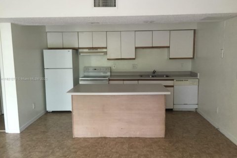 Condo in Pompano Beach, Florida, 1 bedroom № 1962197 - photo 6