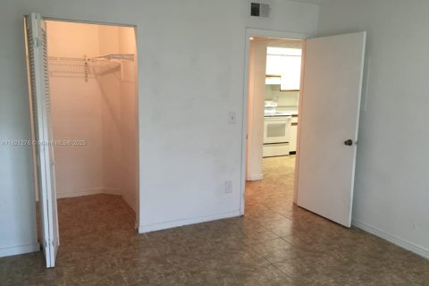 Condo in Pompano Beach, Florida, 1 bedroom № 1962197 - photo 5