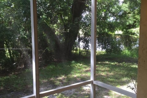 Condo in Pompano Beach, Florida, 1 bedroom № 1962197 - photo 12