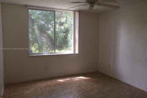 Condo in Pompano Beach, Florida, 1 bedroom № 1962197 - photo 7
