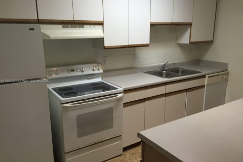 Condo in Pompano Beach, Florida, 1 bedroom № 1962197 - photo 4