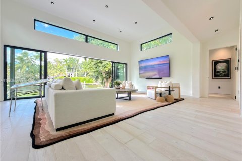 Casa en venta en Miami, Florida, 3 dormitorios № 1986127 - foto 18