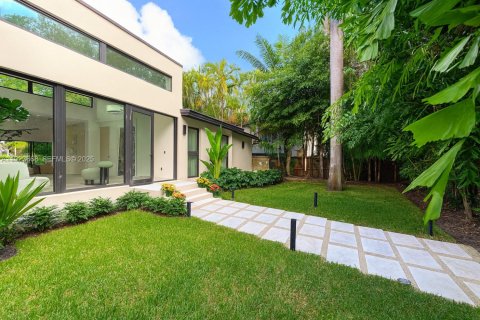 Casa en venta en Miami, Florida, 3 dormitorios № 1986127 - foto 2