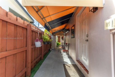 House in Hollywood, Florida 3 bedrooms, 150.5 sq.m. № 1711879 - photo 29