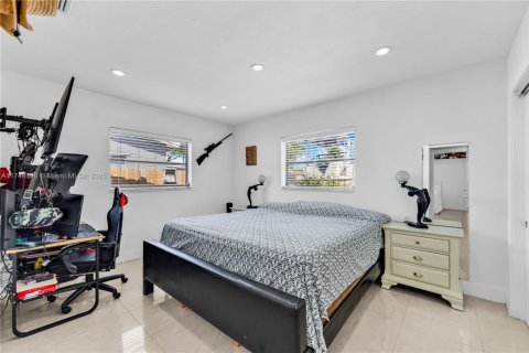 House in Hollywood, Florida 3 bedrooms, 150.5 sq.m. № 1711879 - photo 11