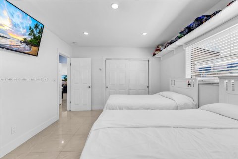 House in Hollywood, Florida 3 bedrooms, 150.5 sq.m. № 1711879 - photo 15